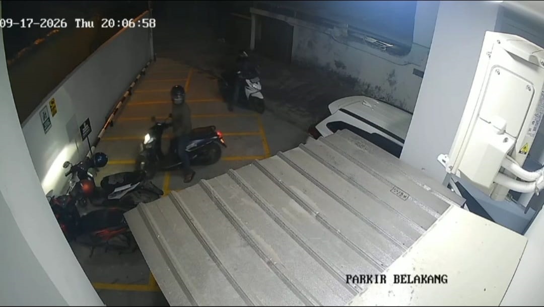 Terekam CCTV, Aksi Pencurian Motor di Sako Hitungan Detik